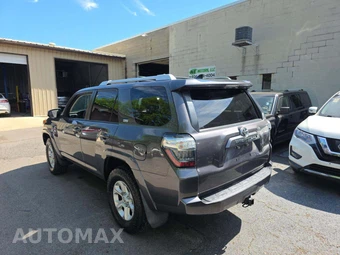 2017 Toyota 4Runner SR5 Premium – miniatura 2