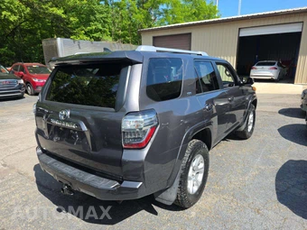 2017 Toyota 4Runner SR5 Premium – miniatura 3