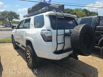 2017 Toyota 4Runner TRD Off-Road - miniatura 2
