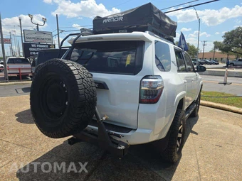 2017 Toyota 4Runner TRD Off-Road - miniatura 3