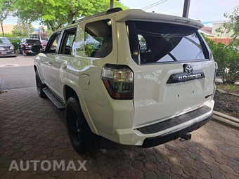 2017 Toyota 4Runner TRD Pro - miniatura 2