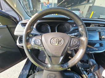 2017 Toyota Avalon Touring – miniatura 10