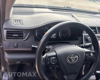 2017 Toyota Camry LE - miniatura 10