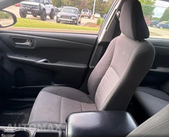 2017 Toyota Camry LE - miniatura 11