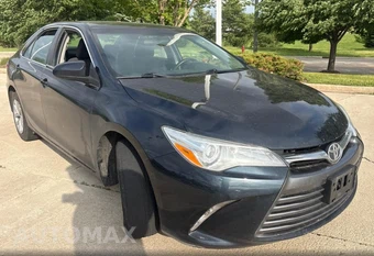 2017 Toyota Camry LE - miniatura 3