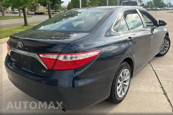2017 Toyota Camry LE - miniatura 5