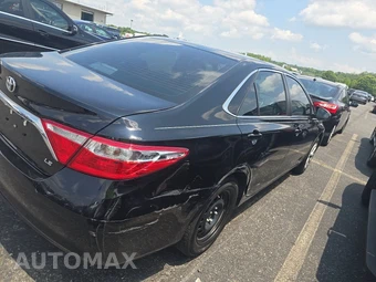 2017 Toyota Camry LE - miniatura 4