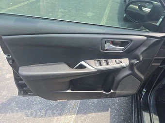 2017 Toyota Camry LE - miniatura 9