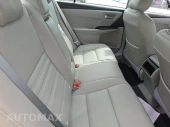 2017 Toyota Camry LE - miniatura 14