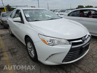 2017 Toyota Camry LE - miniatura 3