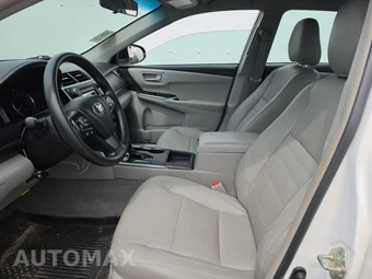 2017 Toyota Camry LE - miniatura 7