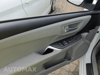 2017 Toyota Camry LE - miniatura 9