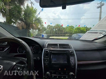 2017 Toyota Camry LE – miniatura 10