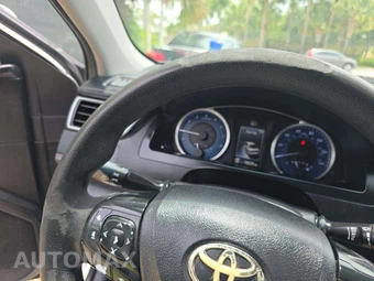 2017 Toyota Camry LE – miniatura 23