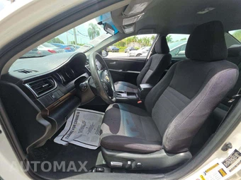 2017 Toyota Camry LE – miniatura 6
