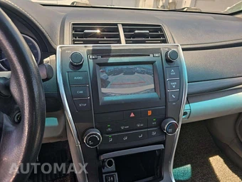 2017 Toyota Camry LE - miniatura 10