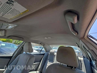 2017 Toyota Camry LE - miniatura 11
