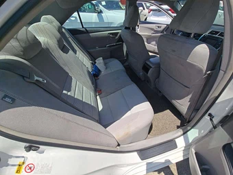 2017 Toyota Camry LE - miniatura 16