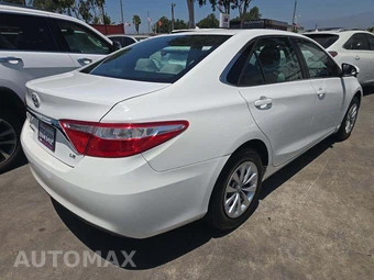 2017 Toyota Camry LE - miniatura 3