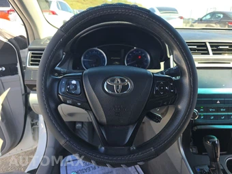 2017 Toyota Camry LE - miniatura 10