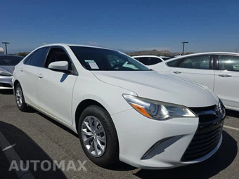 2017 Toyota Camry LE - miniatura 3