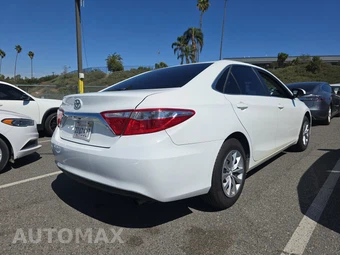 2017 Toyota Camry LE - miniatura 4