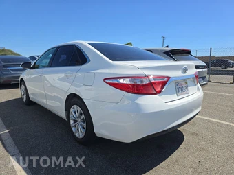 2017 Toyota Camry LE - miniatura 6