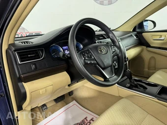 2017 Toyota Camry LE - miniatura 10