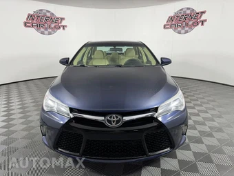 2017 Toyota Camry LE - miniatura 2