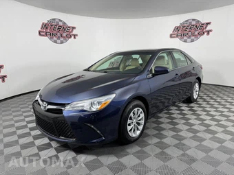 2017 Toyota Camry LE - miniatura 3
