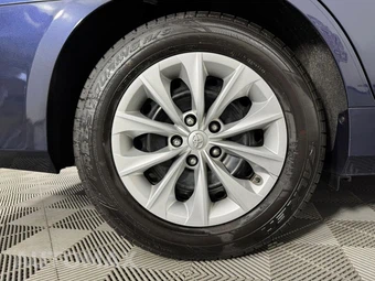 2017 Toyota Camry LE - miniatura 40