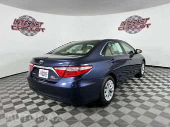 2017 Toyota Camry LE - miniatura 7