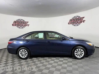 2017 Toyota Camry LE - miniatura 8