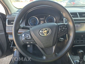 2017 Toyota Camry LE – miniatura 10