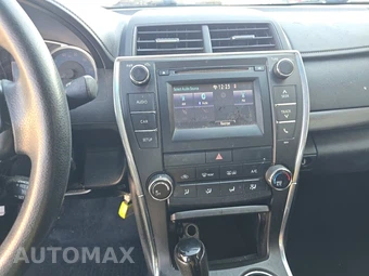 2017 Toyota Camry LE – miniatura 11
