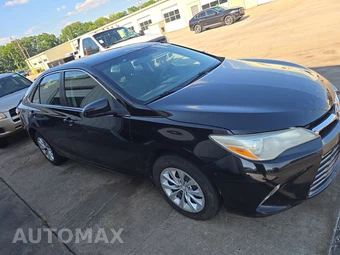 2017 Toyota Camry LE – miniatura 3