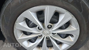 2017 Toyota Camry LE – miniatura 32