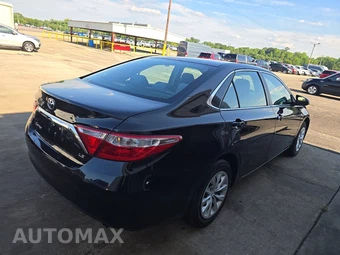 2017 Toyota Camry LE – miniatura 4