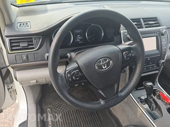 2017 Toyota Camry LE – miniatura 10
