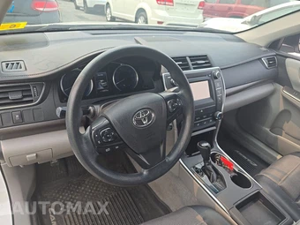 2017 Toyota Camry LE – miniatura 11