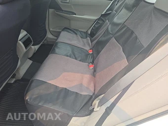 2017 Toyota Camry LE – miniatura 13