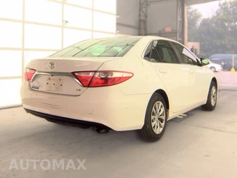 2017 Toyota Camry LE – miniatura 4