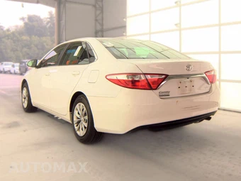 2017 Toyota Camry LE – miniatura 6