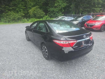2017 Toyota Camry LE - miniatura 2