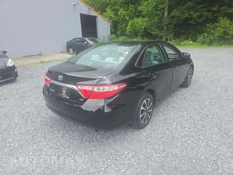 2017 Toyota Camry LE - miniatura 3