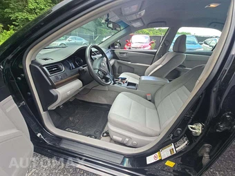 2017 Toyota Camry LE - miniatura 6