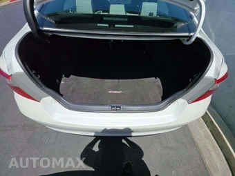 2017 Toyota Camry SE - miniatura 14