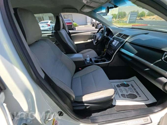 2017 Toyota Camry SE - miniatura 18