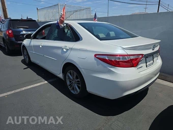 2017 Toyota Camry SE - miniatura 2
