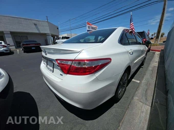 2017 Toyota Camry SE - miniatura 3